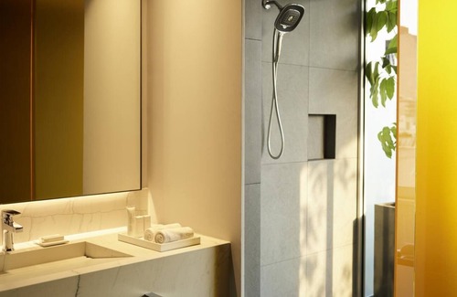 Hipodromo Hotel | Luxury Living: Explore El Pendulo from Our Contemporary Abode!