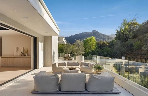 Encino Villa | Luxury Living with Endless Horizon Views