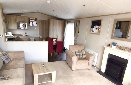 Tunstall Cabin | Luxury Lodge Caravan Sand Le Mere Holiday Park