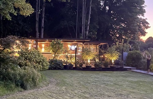 Bristol House | Luxury Lodge close to Clifton Suspension Bridge, hot tub. Sleeps 2 people.