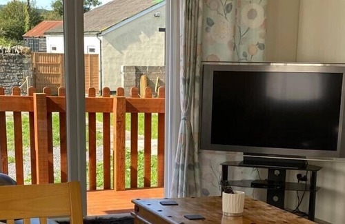 Shepton Mallet House | Luxury Lodge near Glastonbury festival and Bath and West Showground.