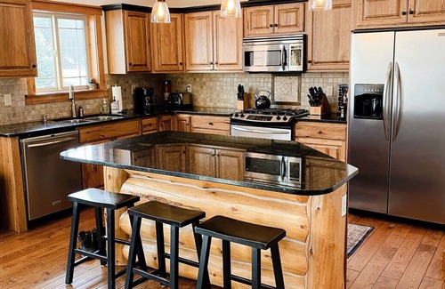 Columbia Falls House | Luxury Lodge w/Grand Mountain Views;10-15 Miles to Whitefish & Glacier Nat Park