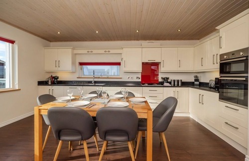 Hopton House | Luxury Lodge w/Hot Tub on 400-Acre Estate