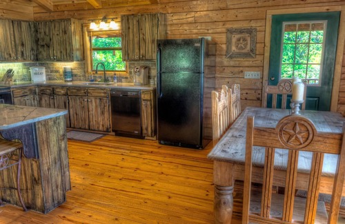 Rio Frio Cabin | LUXURY LOG CABIN #2 ON THE FRIO RIVER