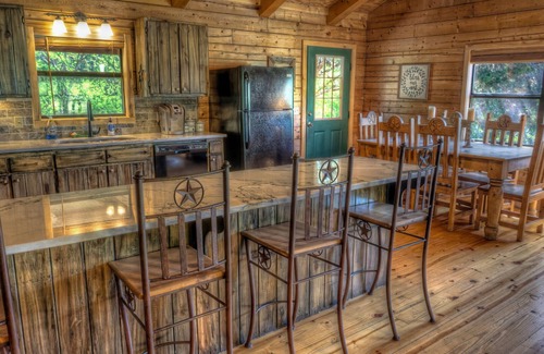 Rio Frio Cabin | LUXURY LOG CABIN #2 ON THE FRIO RIVER