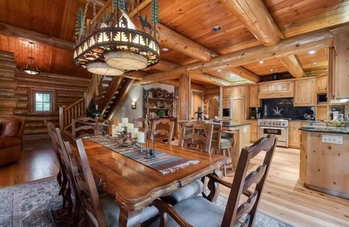 Bass Lake Cabin | Luxury Log Cabin Bass Lake, Air Conditioning, backup generator, no cleaning fees