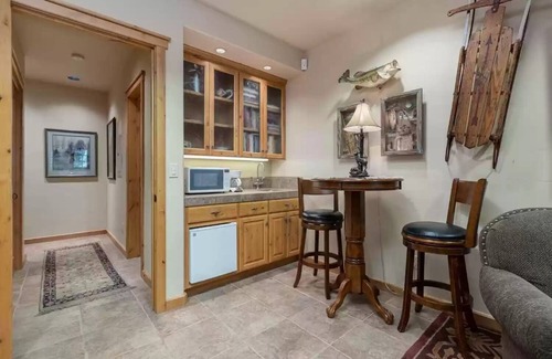Bass Lake Cabin | Luxury Log Cabin Bass Lake, Air Conditioning, backup generator, no cleaning fees