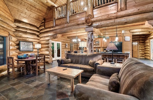 Pittman Center Cabin | Luxury Log Cabin Hot Tub, fire pit, mountain stream, all king suite on 2 acres