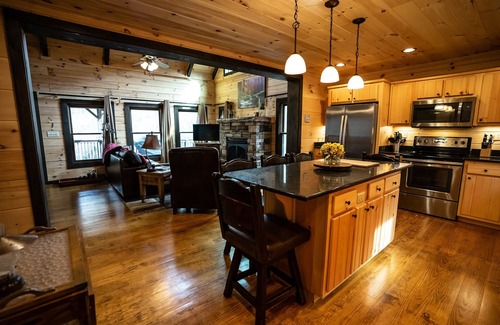 Topton Cabin | Luxury Log Cabin in Nantahala and close to Bryson City and NOC rafting!