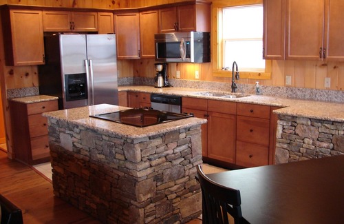 Sylva Cabin | LUXURY LOG CABIN - NEW HOT TUB, GAME ROOM, WIFI, FIRE PIT, VIEWS!