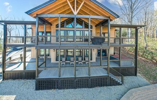 Laurel Ridge House | Luxury Log Cabin with lake view
