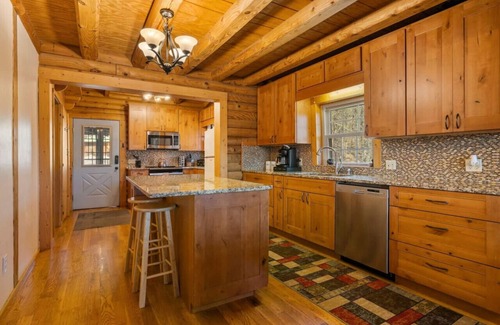Weaverville Cabin | Luxury Log Cabin w/Hot Tub, Fire Pit & Horses!