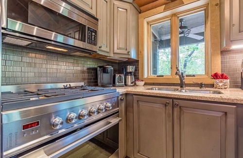 Cleveland Cabin | Luxury Log Cabin with Mountain View | Hot Tub | 3 BR 2 BA | Sauna | Steam Shower