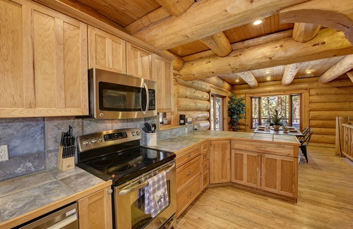 Flagstaff Cabin | Luxury Log Cabin with Mountain Views on 2.5 Acres