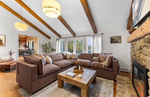 Ellicottville Ski Chalet | Luxury Log Chalet with Hot Tub, Games Room & Hill Views!