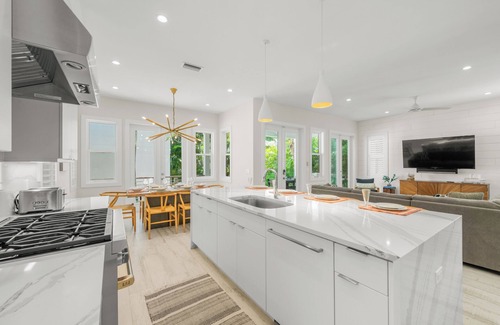 Longbeach Village House | Luxury Longboat Key pool home | Walk to the beach
