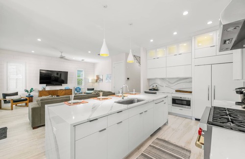 Longbeach Village House | Luxury Longboat Key pool home | Walk to the beach