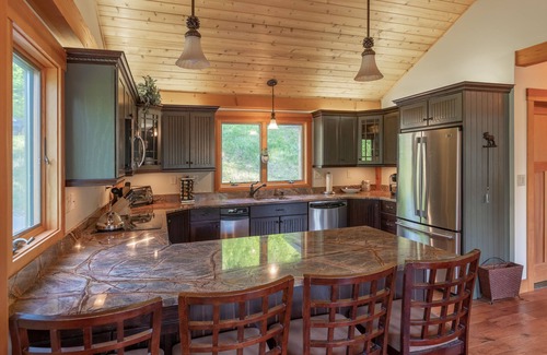 Lincoln House | Luxury Loon Mtn Home Sleeps 16 with pool/gym access