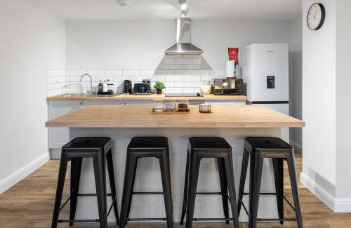 Leeds Apartment | Luxury Lower-Level One Bed Apt