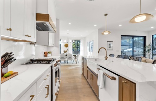 Blackshear-Prospect Hill House | Luxury Mansion | DT Austin | Pool | Game Room 5 BR