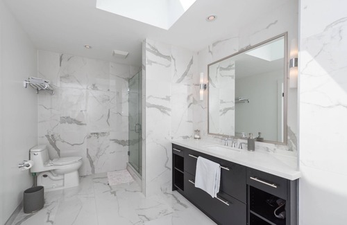 West Vancouver House | Luxury Mansion with Pool/Hot Tub-City & Ocean View