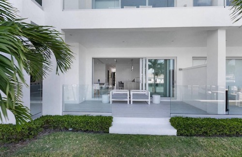 Nassau Villa | Luxury Marina & Beach Villa @ Palm Cay