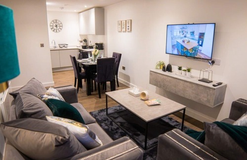 Salford Apartment | Luxury Mcr 2Bed+2Bath Apartment-Central location!
