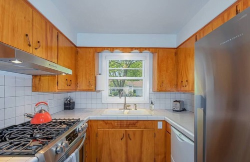 Lincoln House | Luxury Meets Convenience in DT Location