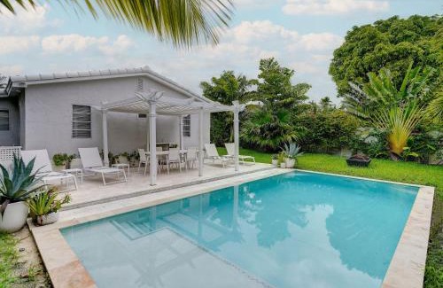 Miami Shores Villa | Luxury Miami Casa Bonita with Tropical Pool Oasis