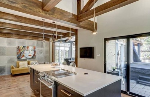 Aylmer House | Luxury Midterm Rental - Fully Furnished Available Jan 1st to March 31st 2024