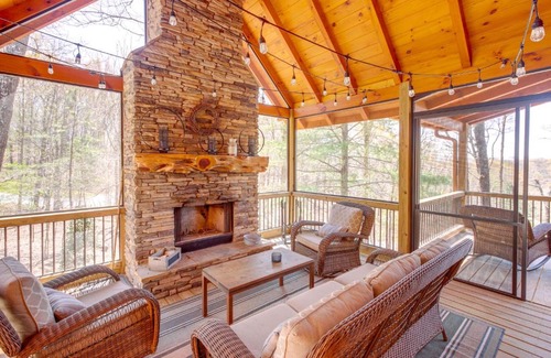 Mineral Bluff House | Luxury Mineral Bluff Cabin with Deck and Hot Tub!