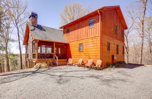Mineral Bluff House | Luxury Mineral Bluff Cabin with Deck and Hot Tub!