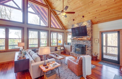 Mineral Bluff House | Luxury Mineral Bluff Cabin with Deck and Hot Tub!