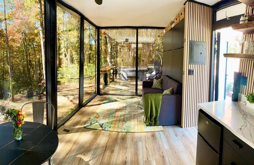 Mars Hill House | Luxury Mirror House - HOT TUB! Private 1-way glass, forest, Mirror House: Off-Grid Luxury, Hot tub,