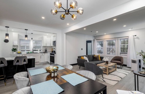 Detroit House | Luxury Modern 2 bed 1 bath Getaway