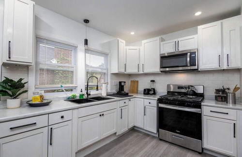 Detroit House | Luxury Modern 2 bed 1 bath Getaway