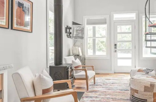 Lake Lure House | Luxury Modern 2BR+Loft Cabin near Chimney Rock!