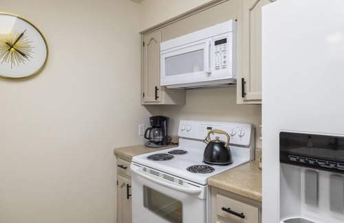 Brookline Station House | ✧Luxury Modern 2BR w/Private Garage