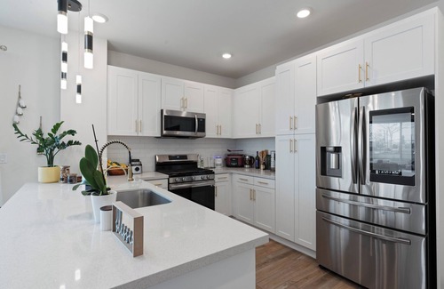 Mira Loma Condo | Luxury Modern 3/2 Home Near Ontario Airport