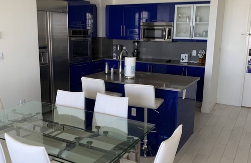 Central Beach Condo | Luxury, Modern/Contemporary, Beachfront Condo/Hotel with Spectacular Ocean Views
