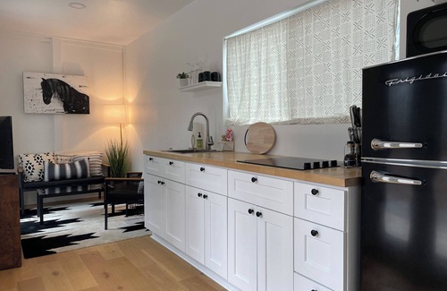 Enoree Cottage | Luxury modern container home in a rural setting! Pet friendly!