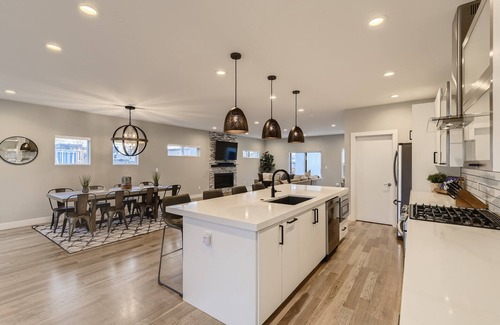 Overland House | Luxury Modern Duplex with Rooftop Hot Tub & Private Office 4800 sq ft