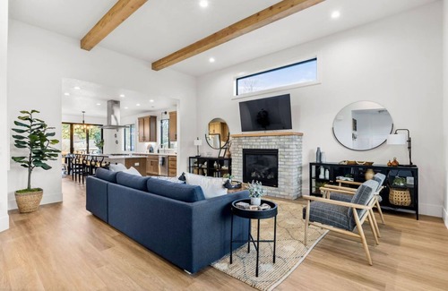 Vancouver House | Luxury Modern Farmhouse near DT