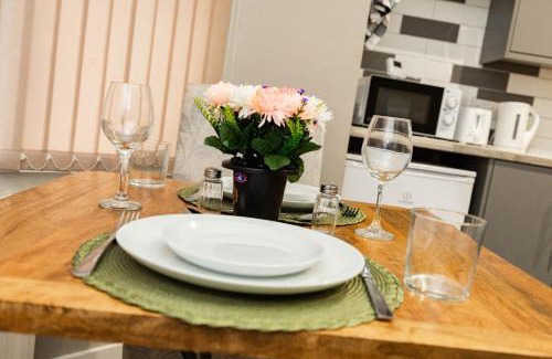 Wolverhampton Apartment | Luxury Modern Flat In Wolverhampton- Garden Views