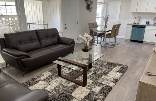 Buford Highway House | Luxury & Modern House, Great Location 3 mins to I- 285 & 85!