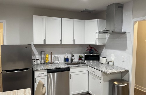 Buford Highway House | Luxury & Modern House, Great Location 3 mins to I- 285 & 85!