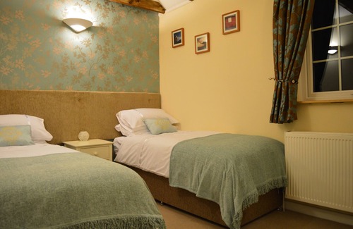 Redruth House | Luxury Modern house newly refurbished, easy access to Beach and Cornwall's Best