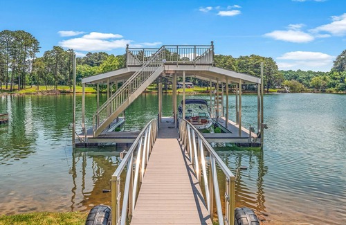 Cumming House | Luxury Modern Lake House with Deep Water Dock & Amazing View, South End of Lake