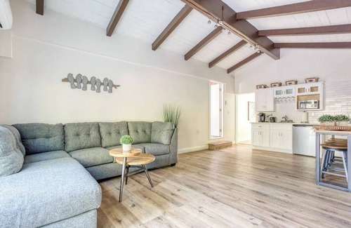 Orange House | Luxury Modern Retreat! Close to Disney!nn