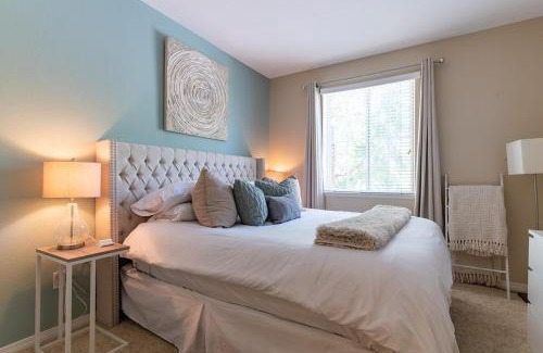 Valencia Apartment | Luxury Modern Suite, Kingbed, Fast Wifi